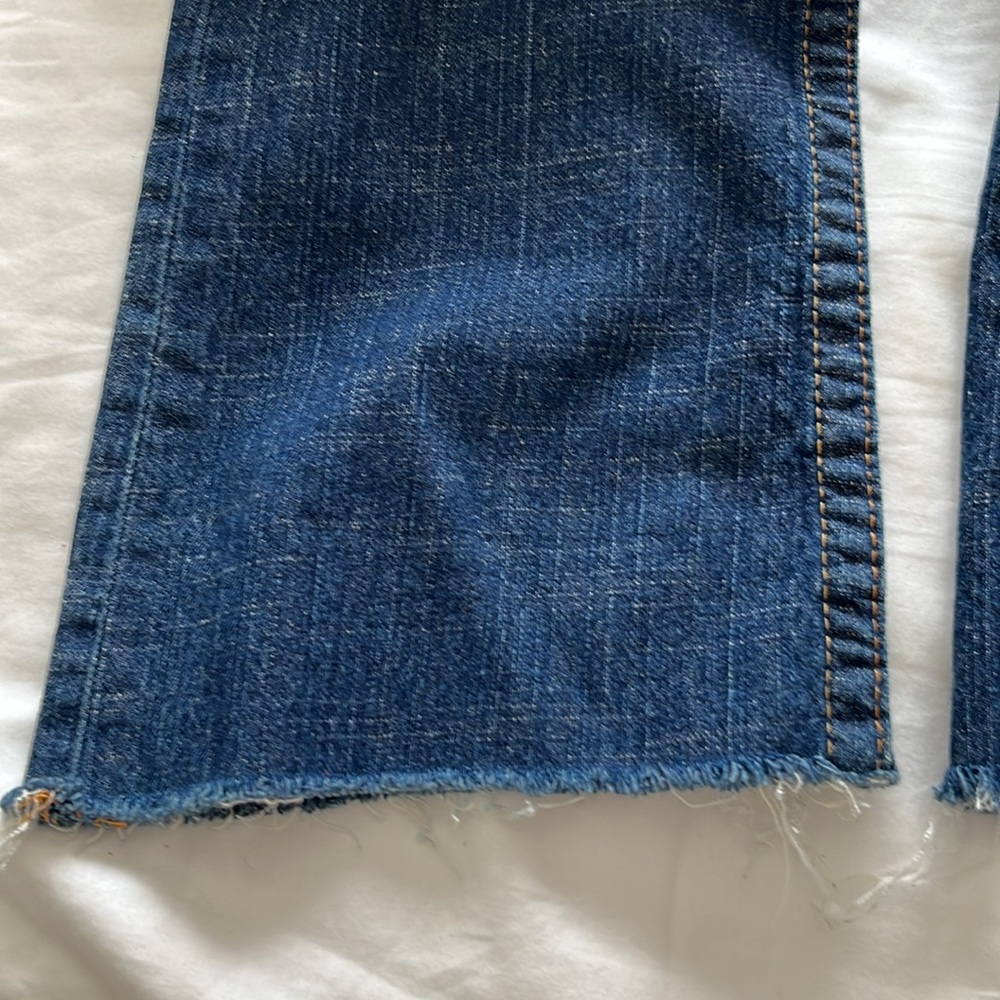 True Religion Jeans Becky Cut Off Hem Frayed/Small Hole Distressed Size 32 - Picture 8 of 16